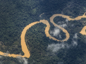 Cerca de um ano depois da crise humanitária, os problemas continuam com a retomada da força do garimpo ilegal nas terras indígenas.