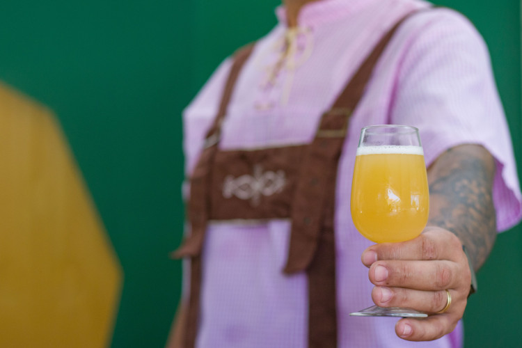 FORTALEZA, CEARÁ, BRASIL, 03-10-2023: Comes&Bebes celebra o Oktoberfest na Cervejaria Turatti. (Foto: Samuel Setubal)