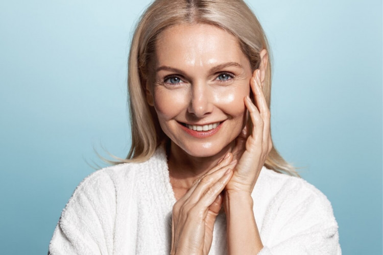 Blefaroplastia corrige problemas de visão relacionados às pálpebras (Imagem: Lyubov Levitskaya | Shutterstock)