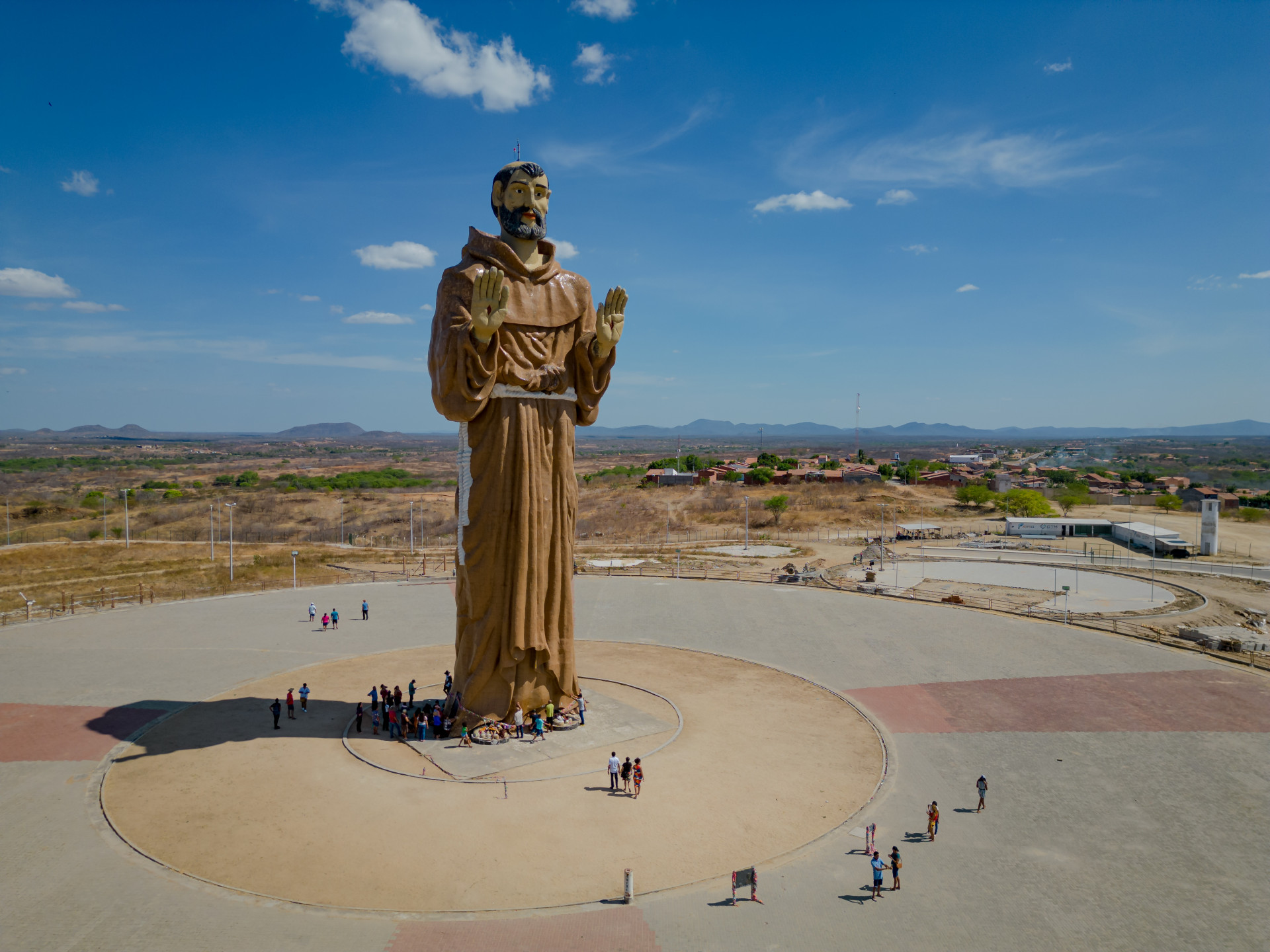 ￼PRA&Ccedil;A da est&aacute;tua de S&atilde;o Francisco(Foto: AUR&Eacute;LIO ALVES)