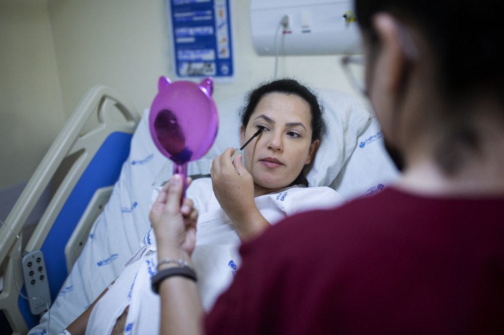 Após a experiência no parto domiciliar, Roberta iniciou atuação no registro de imagens e filmes de partos em Fortaleza