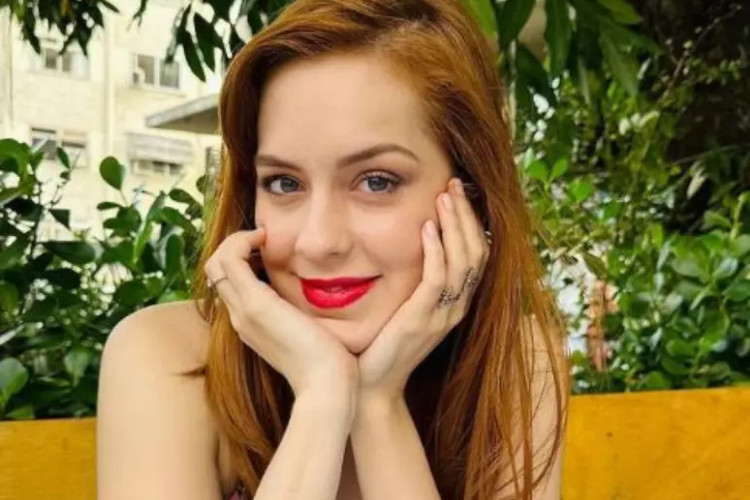 Sophia Abrahão viu mensagens no celular do ex-namorado e flagrou a traição ao se passar pelo companheiro: 'Presa fácil'