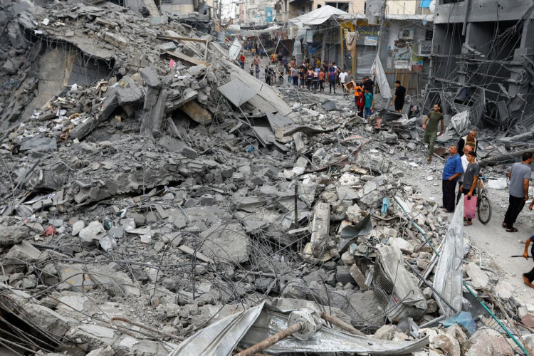 Israel intensifica bombardeios em Gaza e prepara ofensiva terrestre