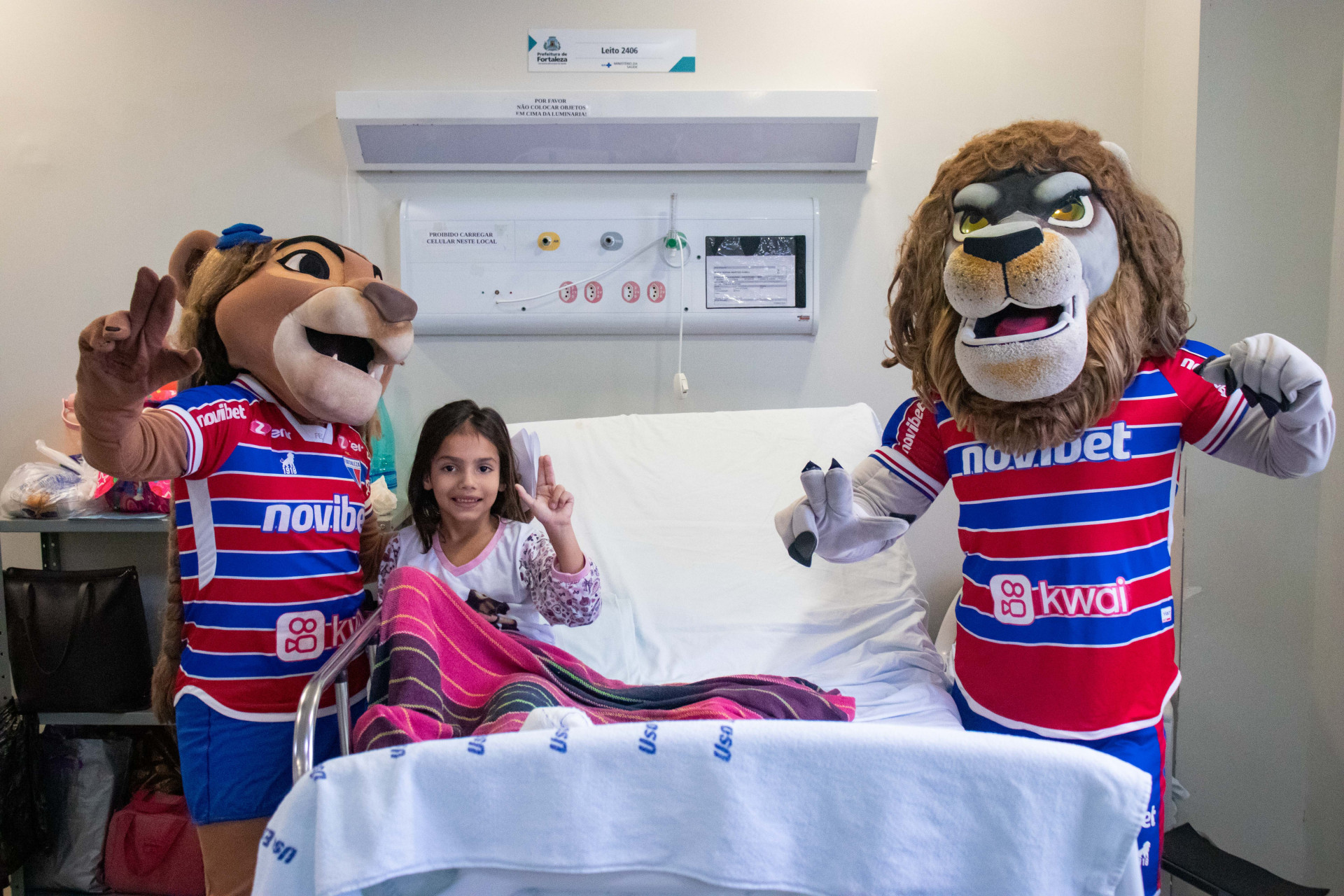 FORTALEZA, CEARÁ, BRASIL, 11-10-2023: Mascotes de times de futebol fazem a Semana da Criança no Hospital IJF. (Foto: Samuel Setubal/ O Povo)
