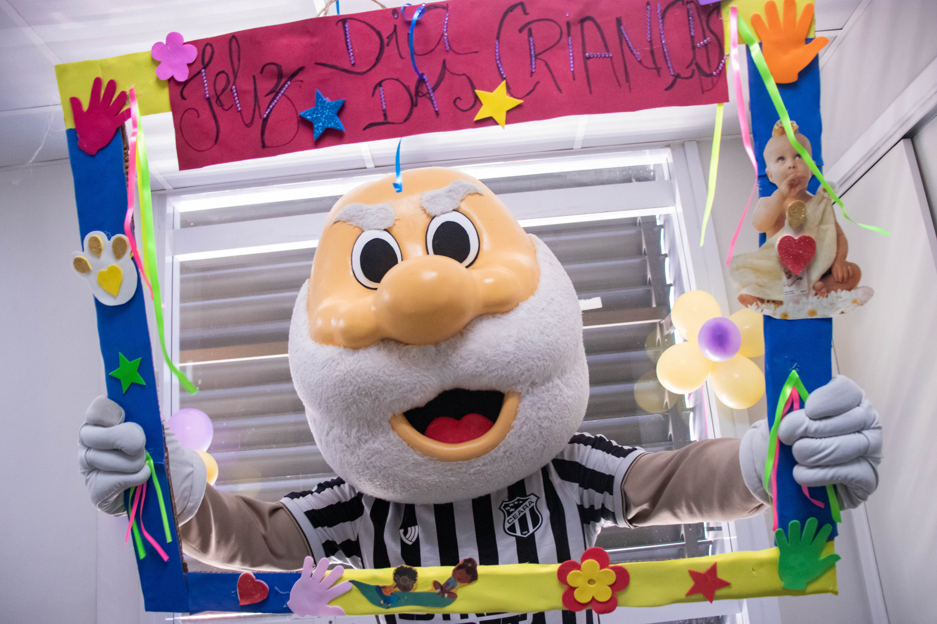 FORTALEZA, CEARÁ, BRASIL, 11-10-2023: Mascotes de times de futebol fazem a Semana da Criança no Hospital IJF. (Foto: Samuel Setubal/ O Povo)