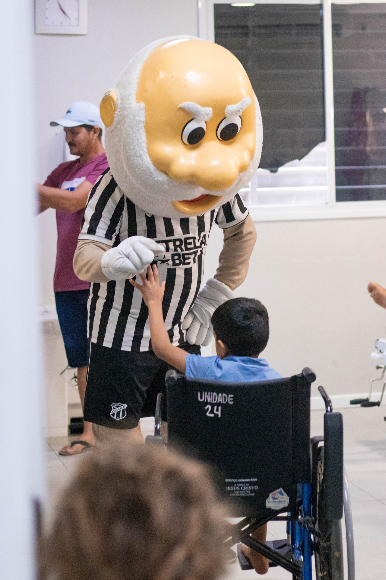 FORTALEZA, CEARÁ, BRASIL, 11-10-2023: Mascotes de times de futebol fazem a Semana da Criança no Hospital IJF. (Foto: Samuel Setubal/ O Povo)