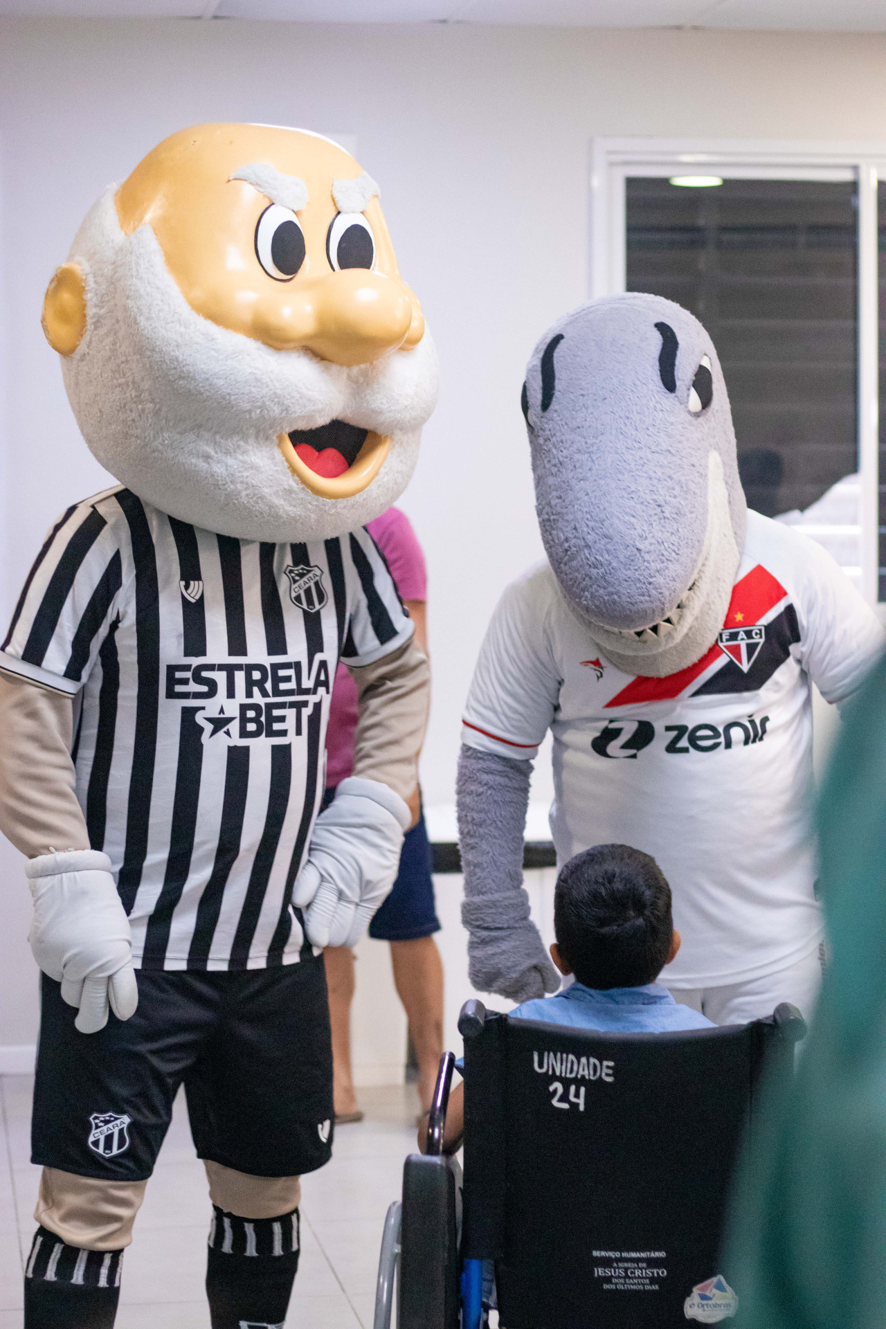 FORTALEZA, CEARÁ, BRASIL, 11-10-2023: Mascotes de times de futebol fazem a Semana da Criança no Hospital IJF. (Foto: Samuel Setubal/ O Povo)