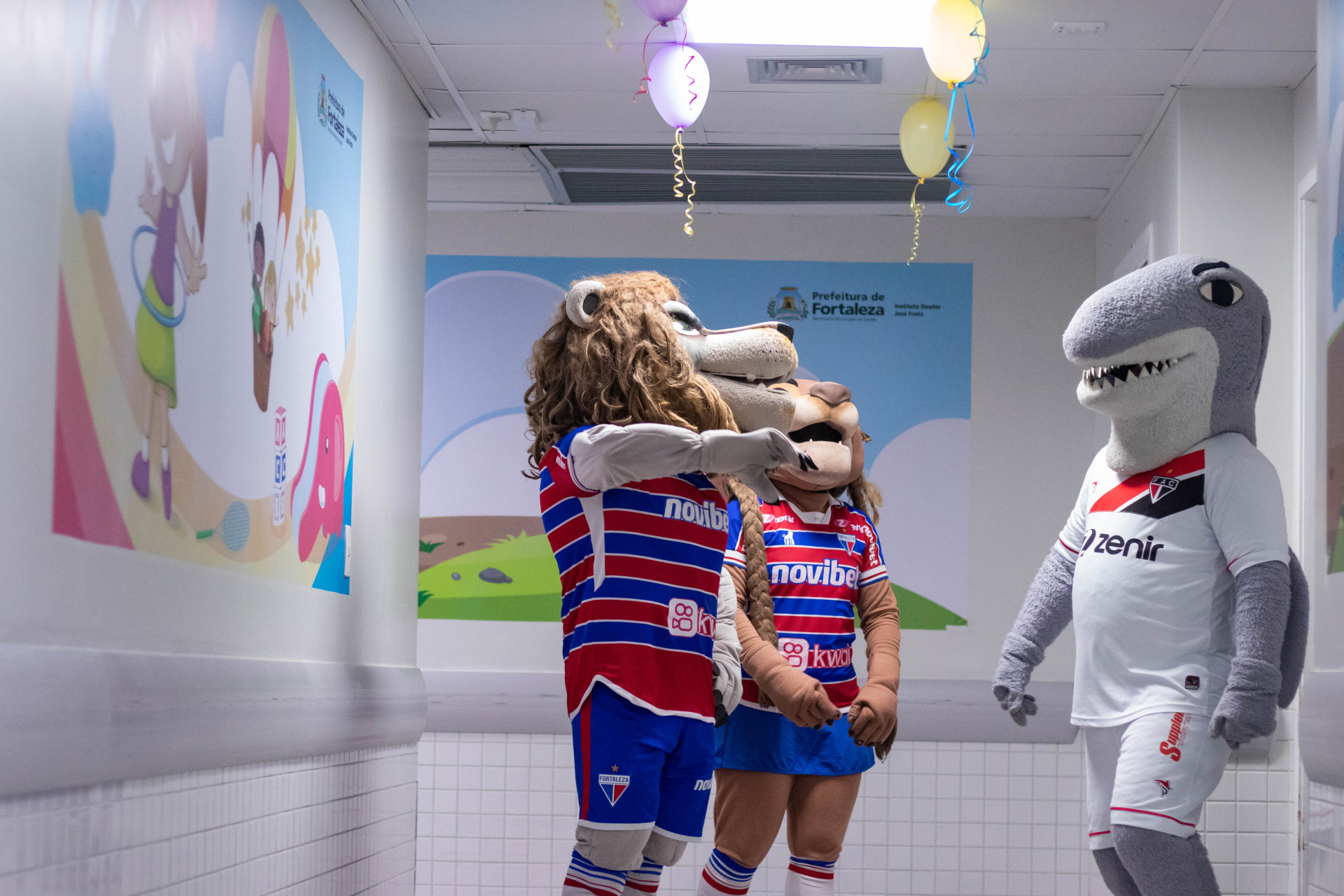 FORTALEZA, CEARÁ, BRASIL, 11-10-2023: Mascotes de times de futebol fazem a Semana da Criança no Hospital IJF. (Foto: Samuel Setubal/ O Povo)