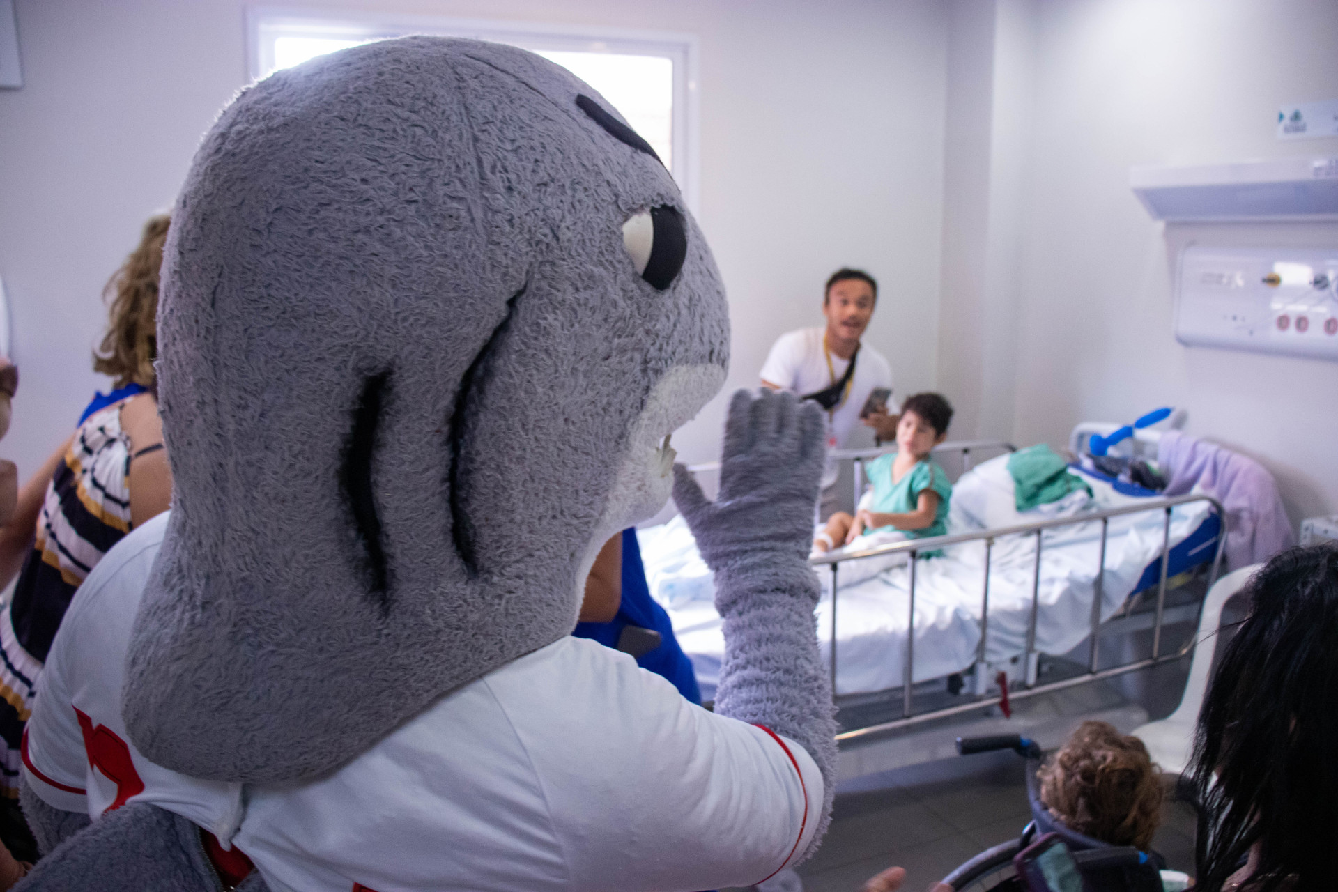 FORTALEZA, CEARÁ, BRASIL, 11-10-2023: Mascotes de times de futebol fazem a Semana da Criança no Hospital IJF. (Foto: Samuel Setubal/ O Povo)