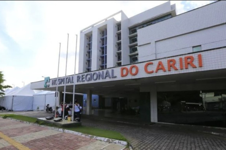 Fachada do Hospital Regional do Cariri (HRC), em Juazeiro do Norte