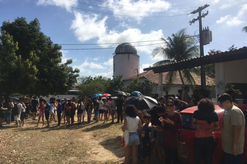 Movimentação na Universidade Estadual do Ceará para acompanhar o eclipse solar anular