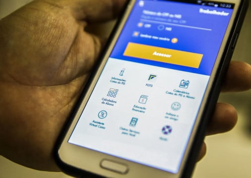 Medida contempla trabalhadores que tinham optado pelo saque-anivers&aacute;rio