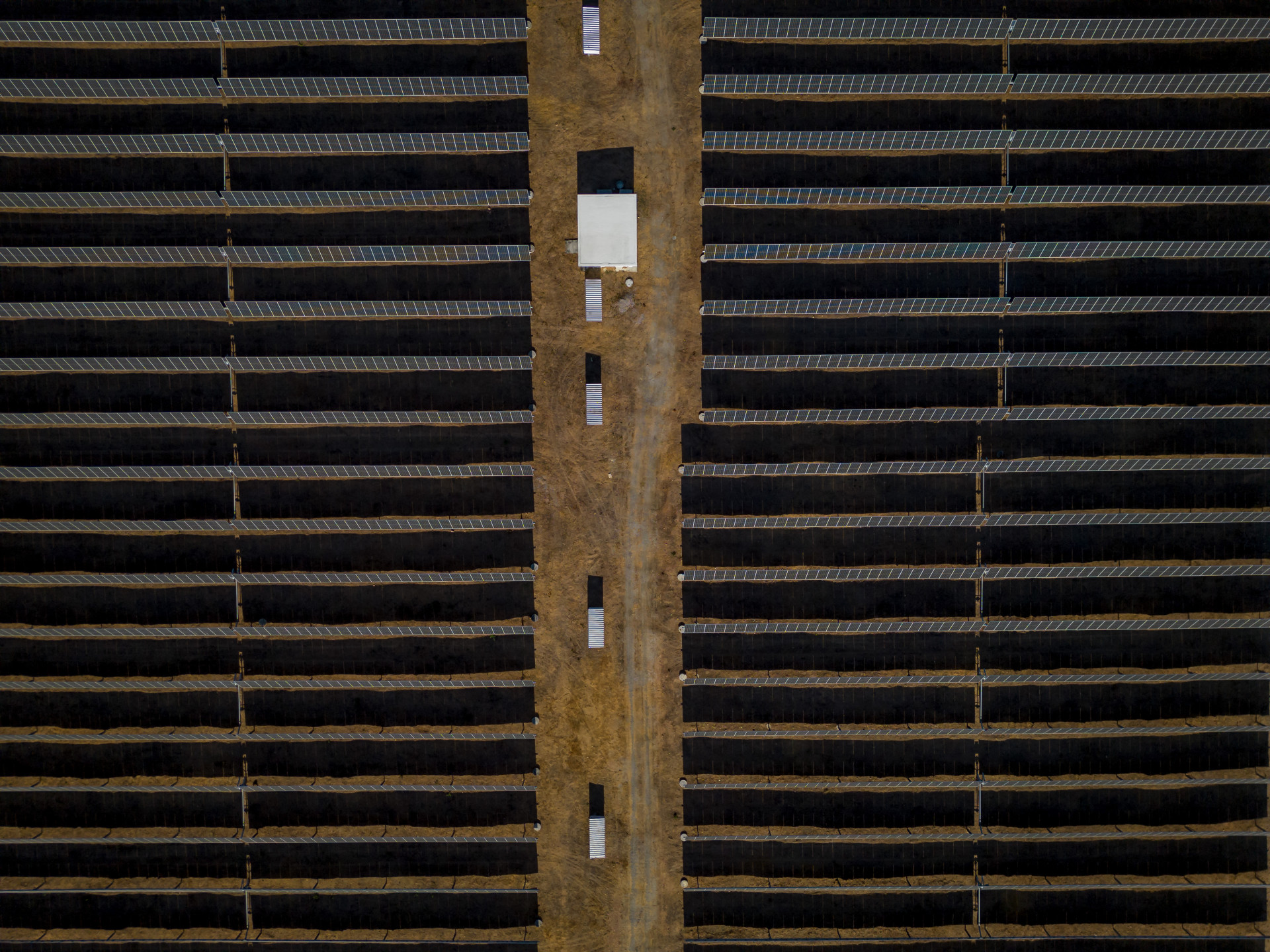 Desenvolvimento de usinas solares &eacute; apontado como um passo rumo &agrave; ind&uacute;stria de H2V (Foto: AUR&Eacute;LIO ALVES)