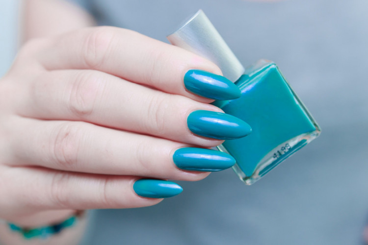 Conheça uma variedade de nail art e escolha a que mais combina com suas unhas (Imagem: TanitaKo | Shutterstock)