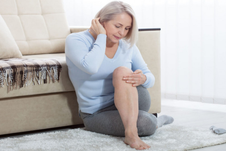 Conhecer as causas do inchaço é importante para evitá-lo e tratá-lo (Imagem: Prostock-studio | Shutterstock)