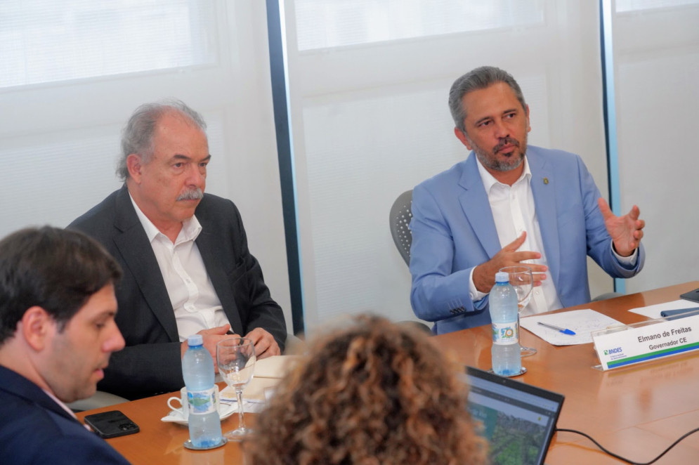 Em reunião na sede do BNDES (Banco Nacional de Desenvolvimento Econômico e Social), no Rio de Janeiro, o presidente do instituição, Aloizio Mercadante, e o governador do Ceará, Elmano de Freitas, acertaram a contratação de R$ 2,3 bilhões em financiamentos para o estado nos próximos dois anos.