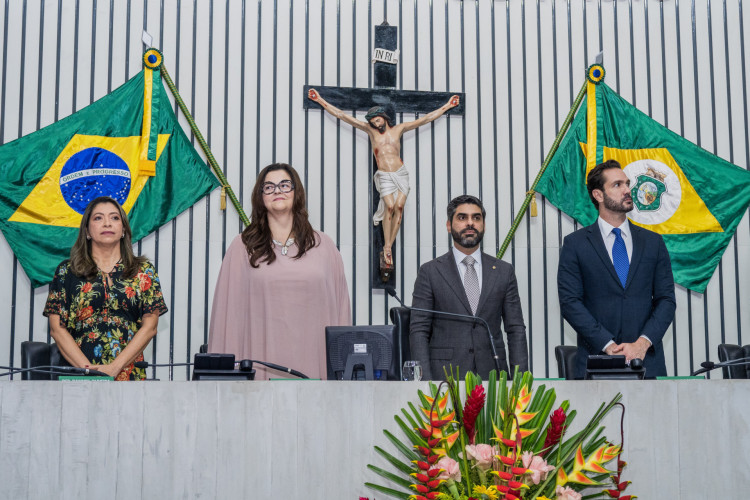 Da esquerda pra direita: Dummar Neto, presidente executivo do O POVO, Moema Soares, presidente da TV Ceará, Luciana Dummar, presidente institucional e publisher do O POVO, Guilherme Bismarck (PDT),  deputado estadual, Queiroz Filho (PDT), deputado estadual, Paulo Holanda, Superintendente Regional do Serviço Social da Indústria (SESI Ceará) e Fátima Sudário, editora-chefe do O POVO