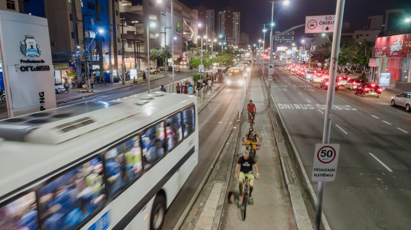 A disponibilidade de transporte p&uacute;blico em regi&otilde;es perif&eacute;ricas &eacute; 30% menor, com tempos de espera prolongados e cobertura reduzida