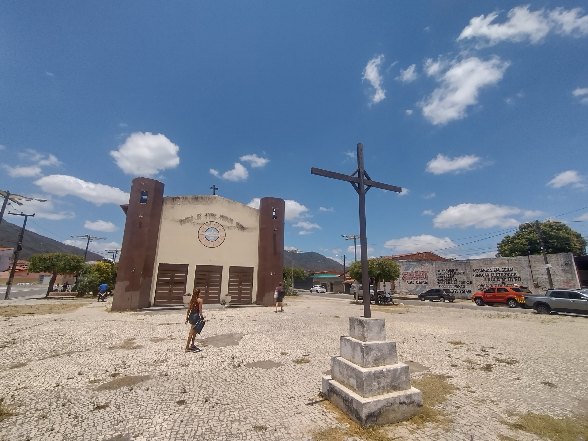￼Capela do Divino Espírito Santo fica na Área Verde, ao lado da rodovia Senador Almino, lado direito da via para quem chega em Maranguape vindo de Fortaleza (Foto: CLÁUDIO RIBEIRO)