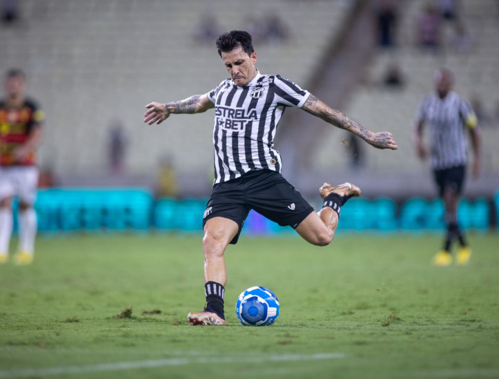 Jean Carlos, do Ceará, marcou na vitória contra o Sport pela Série B do Campeonato Brasileiro 