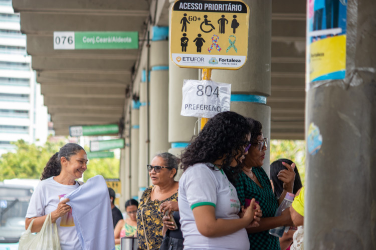 Mulheres são maioria das vítimas de importunação sexual e assédio nos terminais e ônibus de Fortaleza, mostra plataforma Nina 2.0