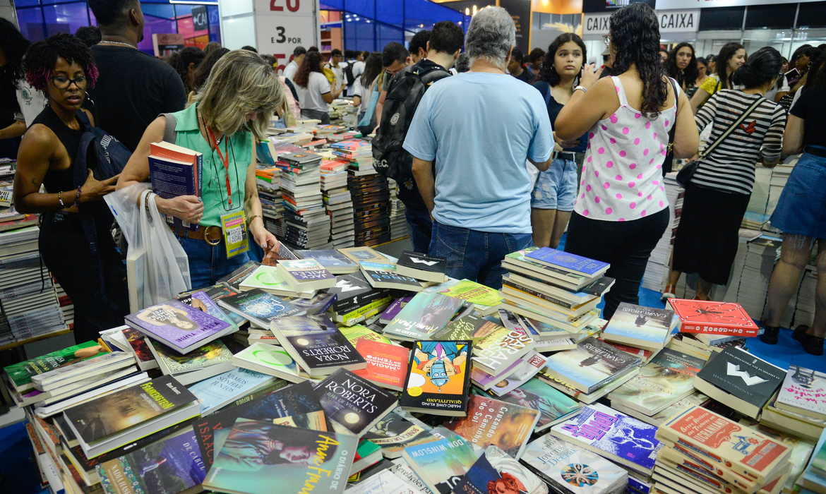 84% da população adulta do Brasil não comprou nenhum livro no último ano