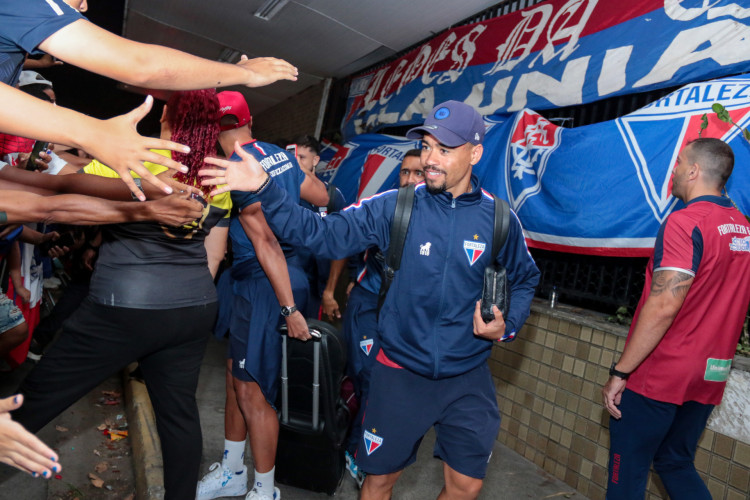 FORTALEZA, CEARÁ, BRASIL 29-08-2023: Fotos:Chegada do Fortaleza no aeroporto.  (Foto: Yuri Allen/Especial para O Povo)