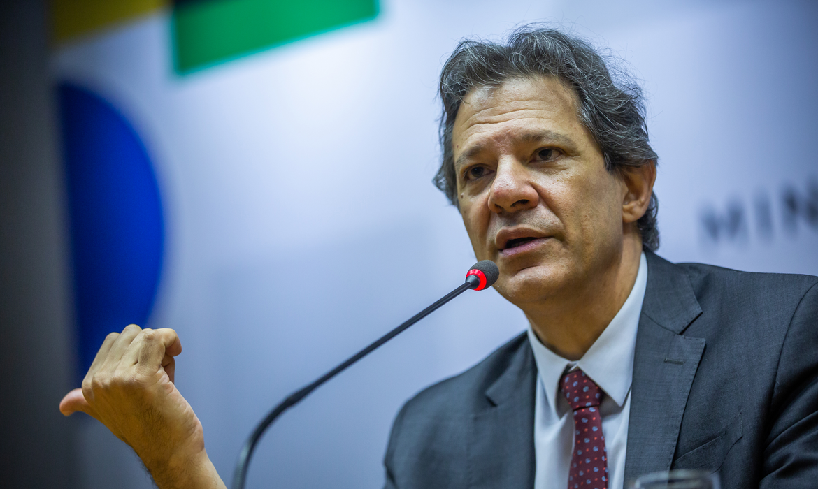 Haddad reafirma compromisso fiscal, mas aponta erosão de receitas 