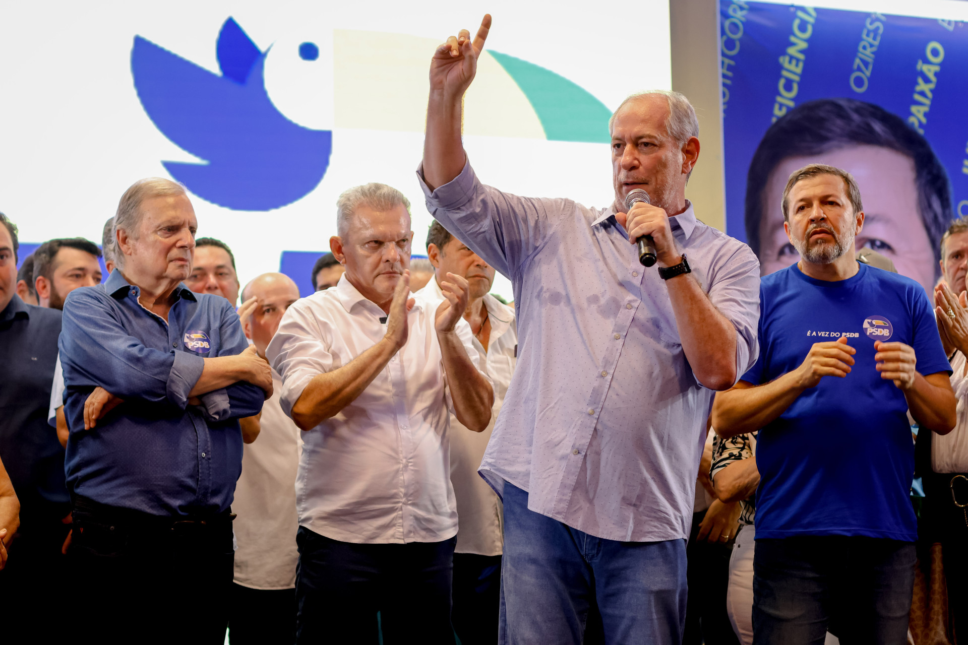 Ciro Gomes participa de evento do PSDB ao lado de Tasso Jereissati e de outras lideranças tucanas e do PDT (Foto: AURÉLIO ALVES)