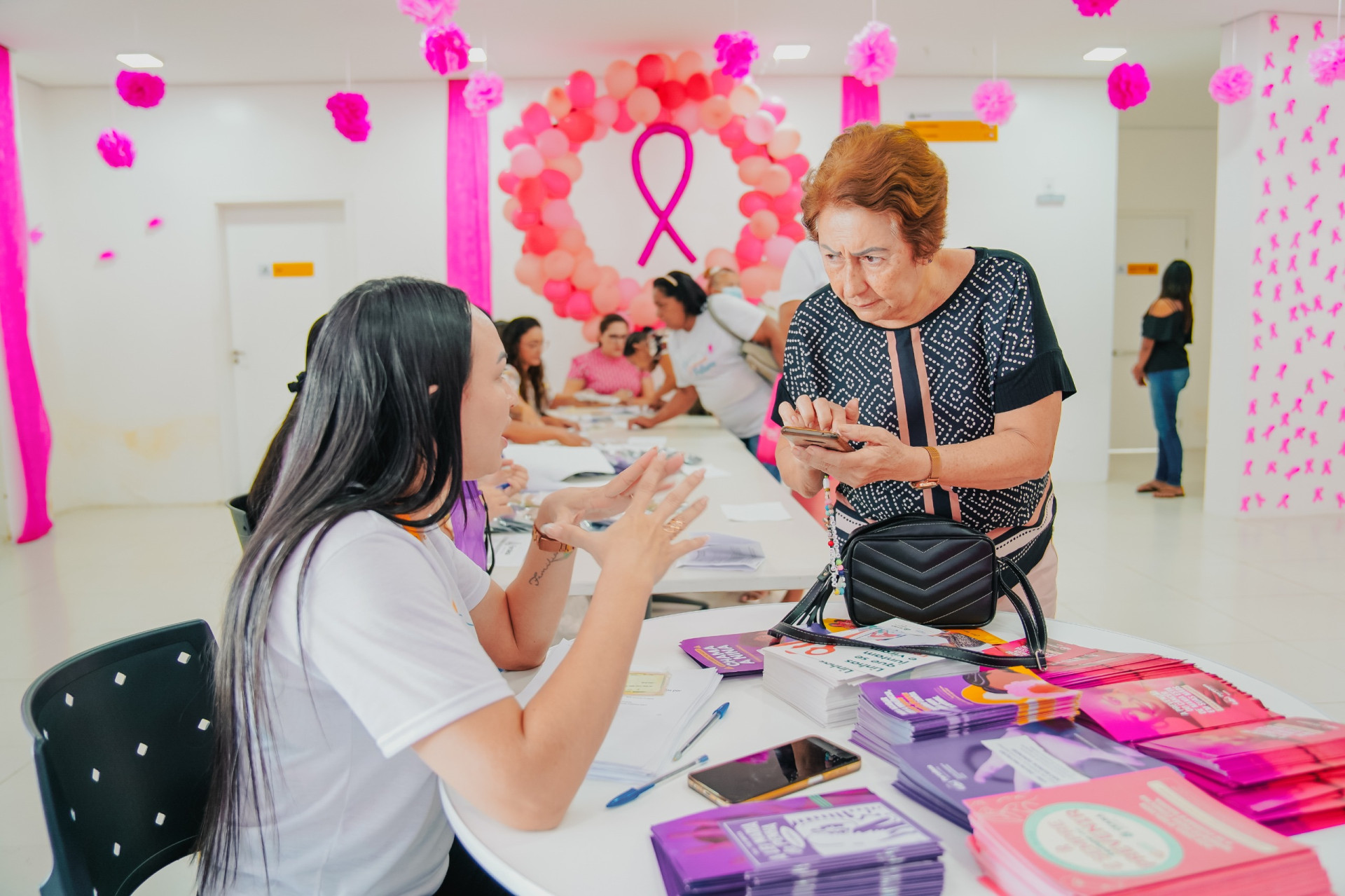 Entrega de sutiãs para mulheres mastectomizadas