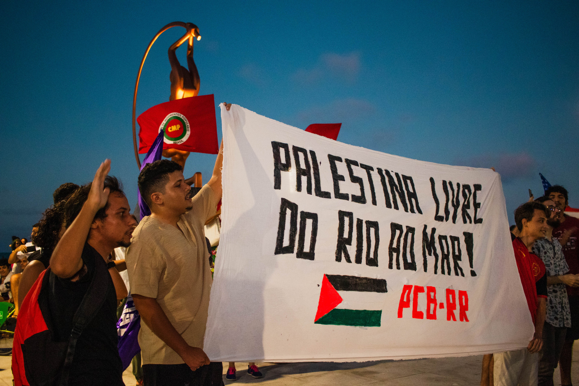 FORTALEZA, CEARÁ, 04-11-2023: Ato em apoio à Palestina, na Praia de Iracema.  (Foto: Fernanda Barros/ O Povo)



 (Foto: FERNANDA BARROS)