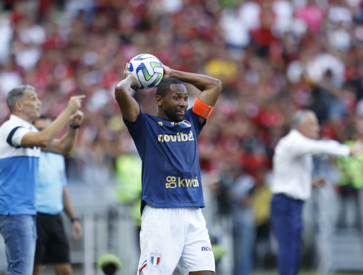 Tinga, do Fortaleza, durante jogo contra o Flamengo, pela Série A 2023 