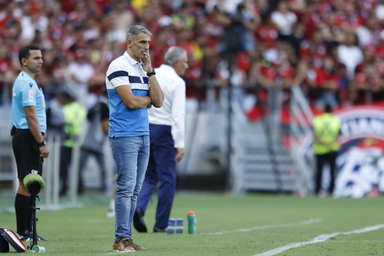 Vojvoda, técnico do Fortaleza, durante jogo contra o Flamengo, pela Série A 2023