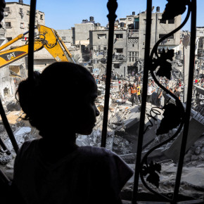 Pr&eacute;dios destro&ccedil;ados: imagem corriqueira (Foto: MOHAMMED ABED/AFP)