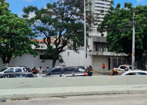 Corpo de jovem de 14 anos foi encontrado em lixo na avenida Aguanambi, em Fortaleza