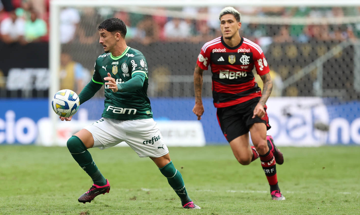 O Palmeiras enfrenta o Flamengo; veja jogos deste domingo, 21 de abril.  