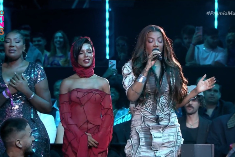 Ludmilla durante apresentação no Prêmio Multishow