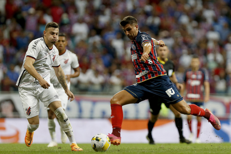 Bahia e Athletico-PR se enfrentam pelo Brasileirão Série A hoje, 12; onde assistir ao vivo aos jogos do dia e horário do jogo.
