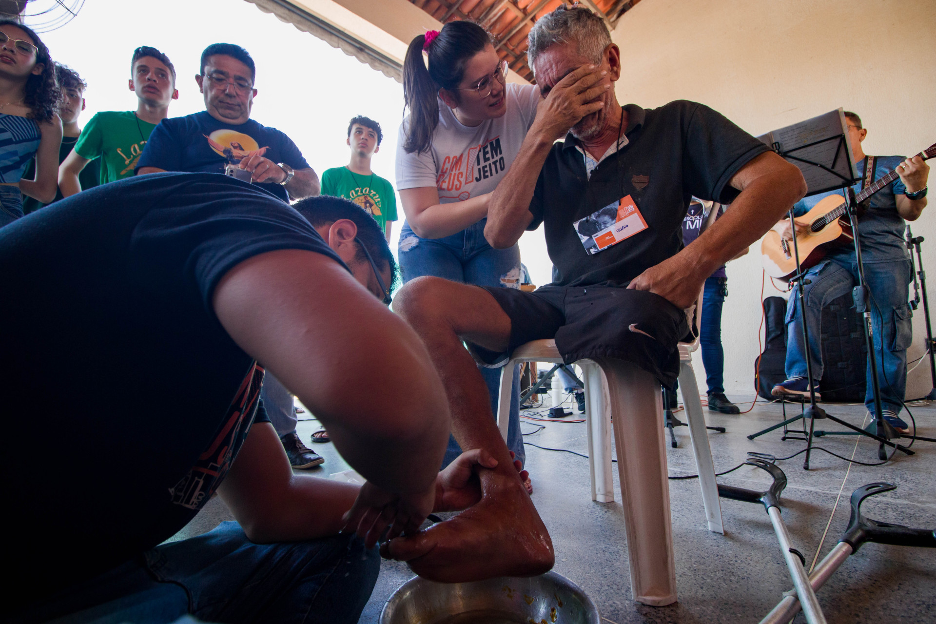FORTALEZA, CEARÁ, BRASIL, 11-11-2023: Jornada Mundial dos Pobres em Fortaleza proporciona experiência com Deus e acolhimento para os irmãos em situação de rua, na Igreja da Glória, no bairro Cidade dos Funcionários. (Foto: Samuel Setubal)