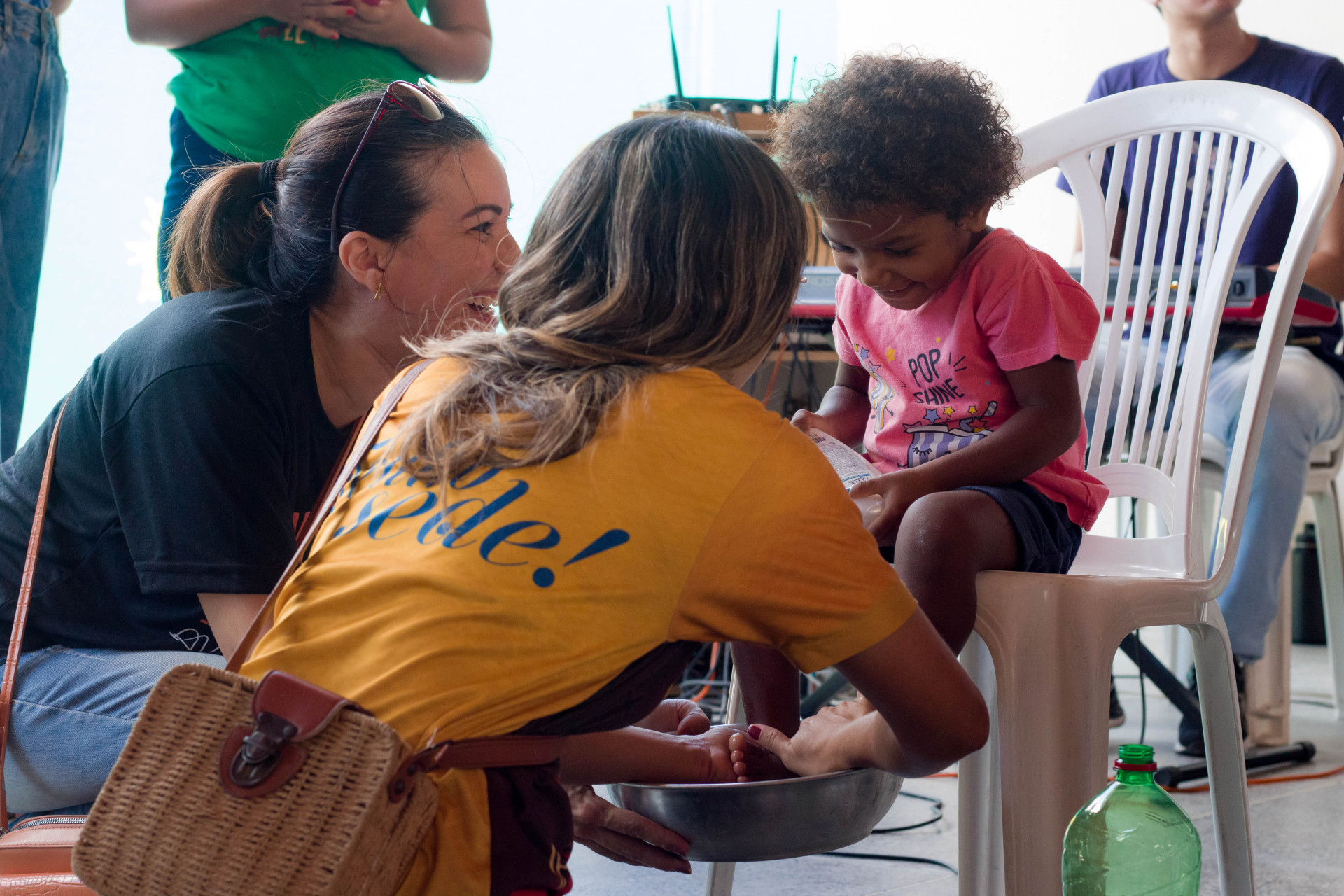 FORTALEZA, CEARÁ, BRASIL, 11-11-2023: Jornada Mundial dos Pobres em Fortaleza proporciona experiência com Deus e acolhimento para os irmãos em situação de rua, na Igreja da Glória, no bairro Cidade dos Funcionários. (Foto: Samuel Setubal)