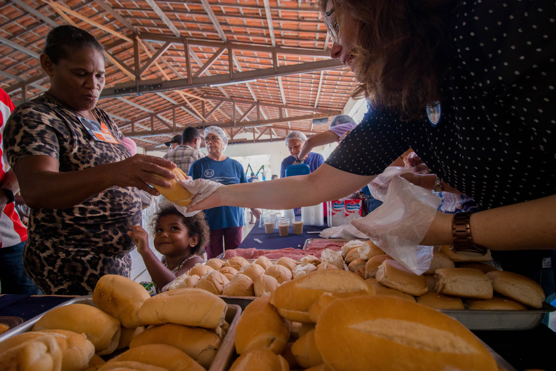 FORTALEZA, CEARÁ, BRASIL, 11-11-2023: Jornada Mundial dos Pobres em Fortaleza proporciona experiência com Deus e acolhimento para os irmãos em situação de rua, na Igreja da Glória, no bairro Cidade dos Funcionários. (Foto: Samuel Setubal)