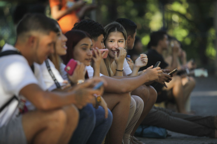 FORTALEZA, CEARÁ, BRASIL, 12.11.2023: Saída dos alunos que fizeram a prova do Enem, Unifor.