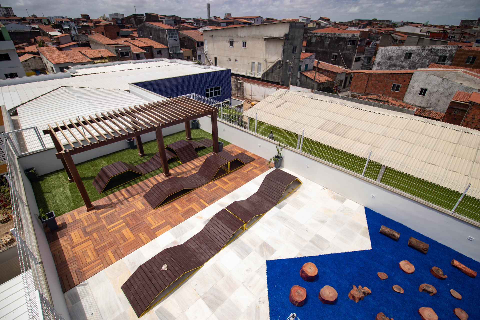 FORTALEZA, CEARÁ, BRASIL, 13-11-2023: Prefeitura e José Sarto entregam novo CEI, Centro de Educação Infantil Maria Dalva dos Santos no Pirambu, com vista para o Mar. (Foto: Samuel Setubal/ O Povo)