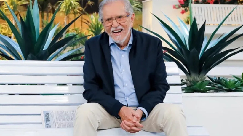 Apresentador do "A Praça é Nossa", Carlos Alberto de Nóbrega fará uma cirurgia após cair em casa e bater a cabeça