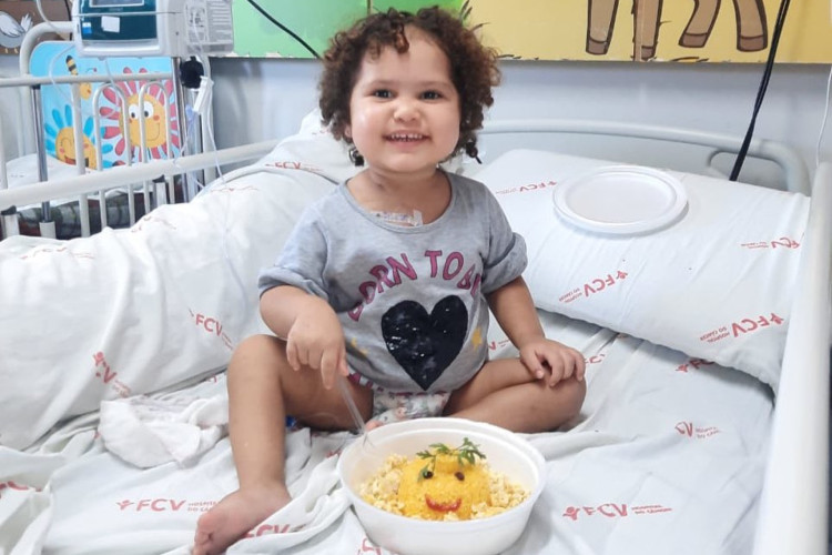 Cearense de 2 anos comove hospital em que faz tratamento contra um câncer ao pedir um "cuscuz sorridente" no Dia do Desejo