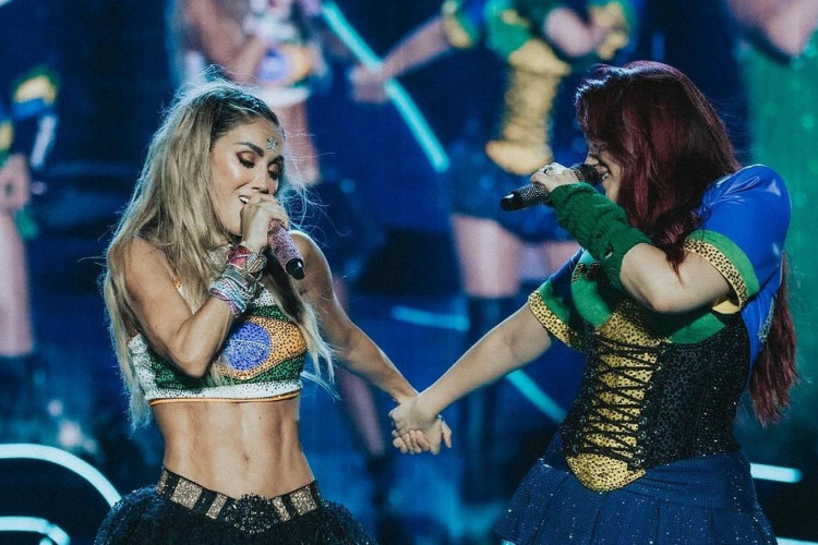 Com shows do RBD no Brasil, as cantoras mexicanas Anahí e Dulce Maria estão doentes e pediram compreensão dos fãs
