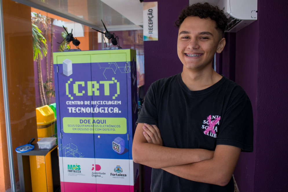 Kayque Mateus, 19, é um dos bolsista do Juventude Digital que oferece cursos e oficinas de formação para jovens e atua em parceria com o CRT(Foto: Samuel Setubal)