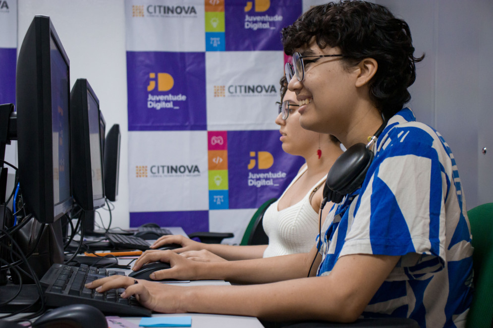 Jovens de Fortaleza podem fazer gratuitamente cursos e oficinas de formação em tecnologia e mudar suas vidas e das famílias(Foto: Samuel Setubal)