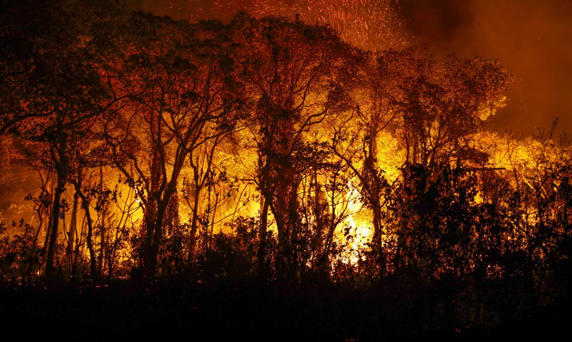 ￼INC&Ecirc;NDIOS amea&ccedil;am Pantanal