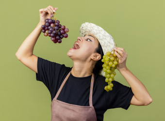 Comer 12 uvas para simbolizar as badaladas finais virou um hábito em países de língua espanhola.